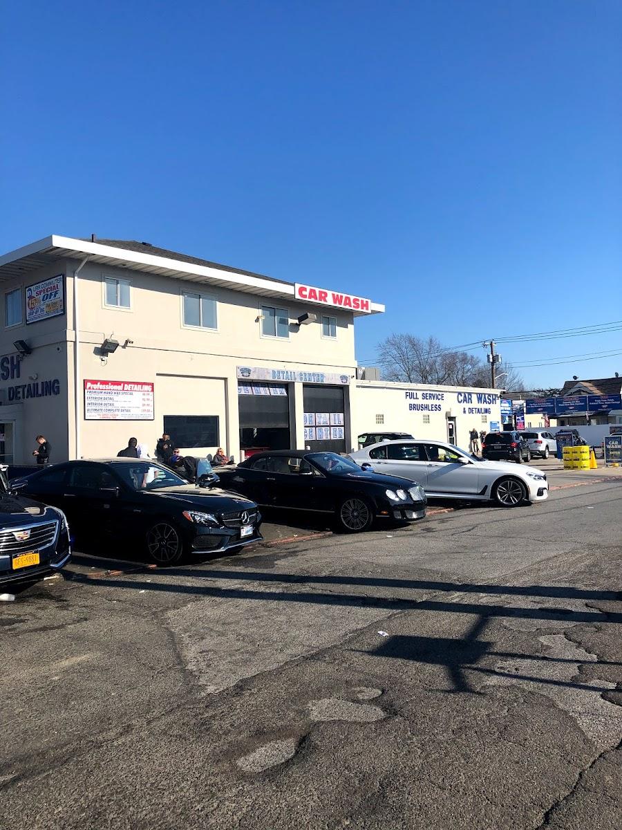 Johnnie's Car Wash on Oak