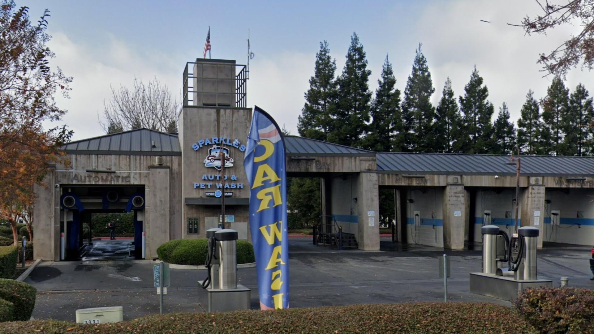 Sparkles pet an auto wash