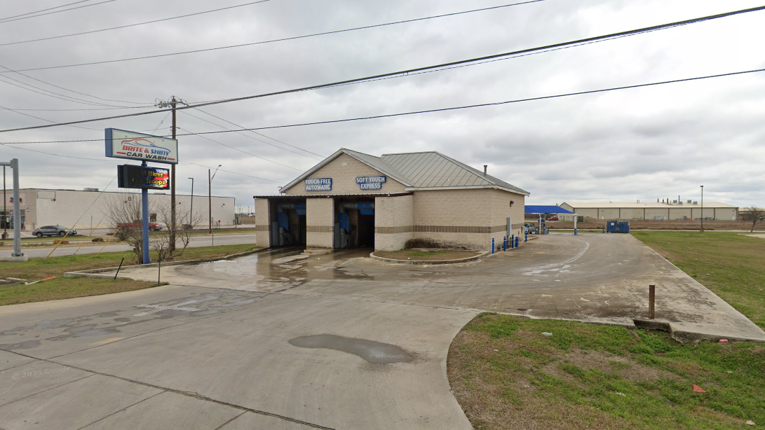 Brite & Shiny Car Wash Lockhart