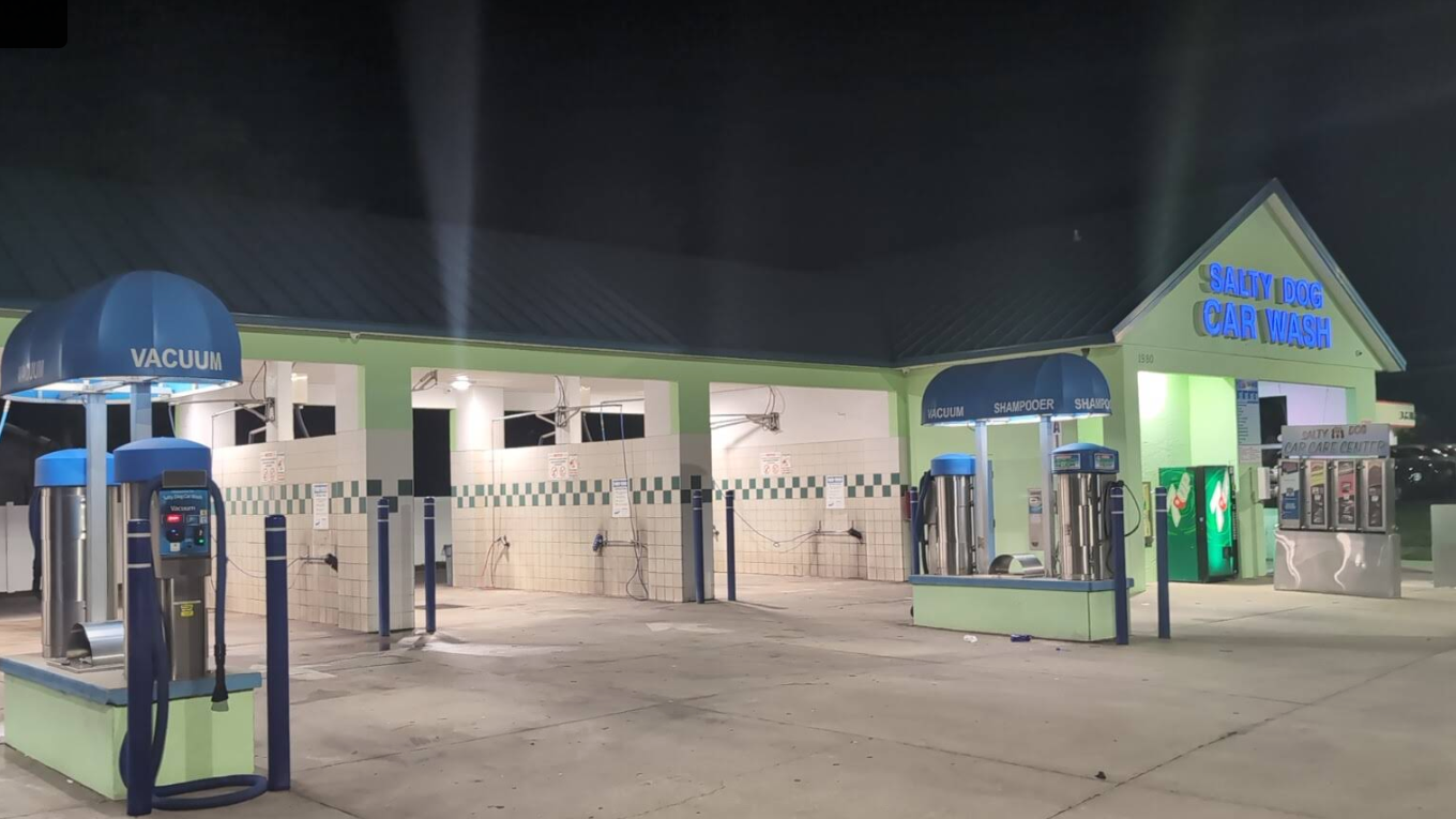 Salty Dog Car Wash - S Woodland