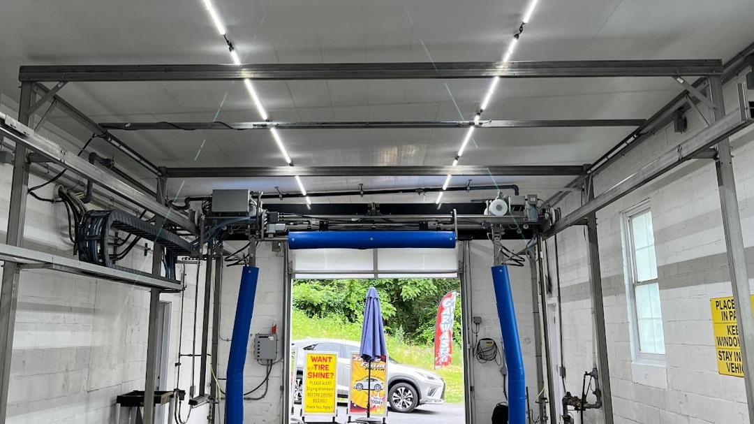 TIPPY’S TOUCHLESS CAR WASH