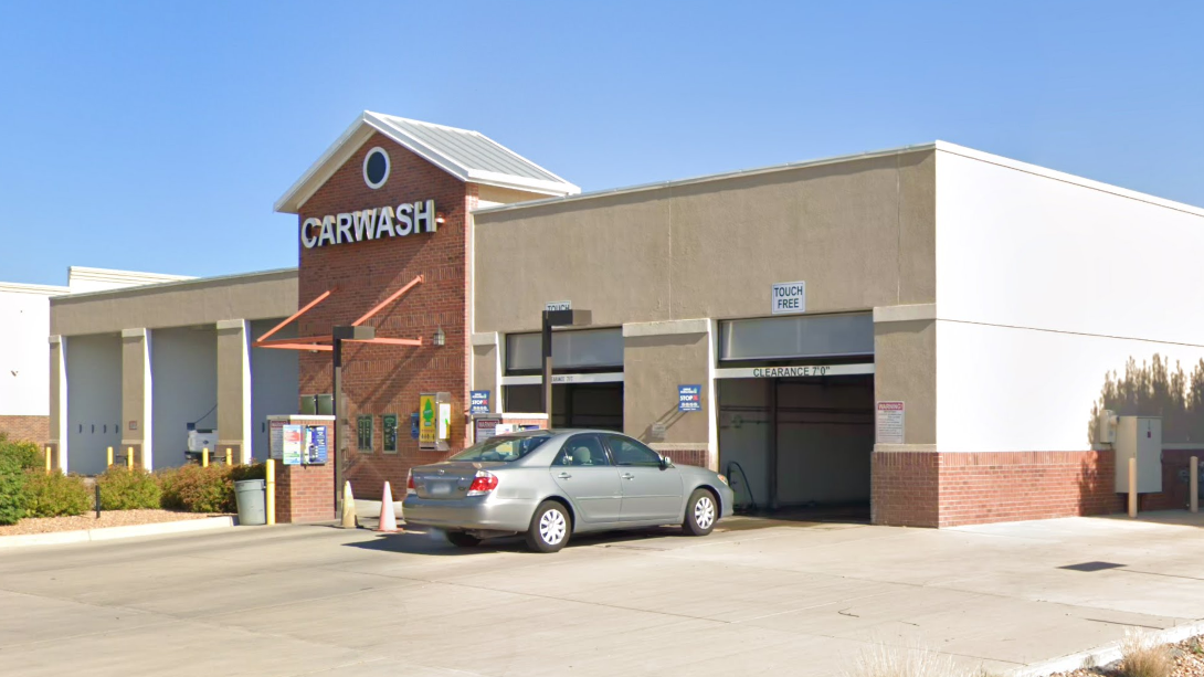 Signal Car Wash on 10th