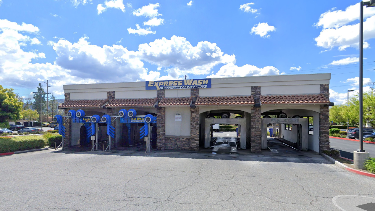 Express dirt wash touchless car dirt wash