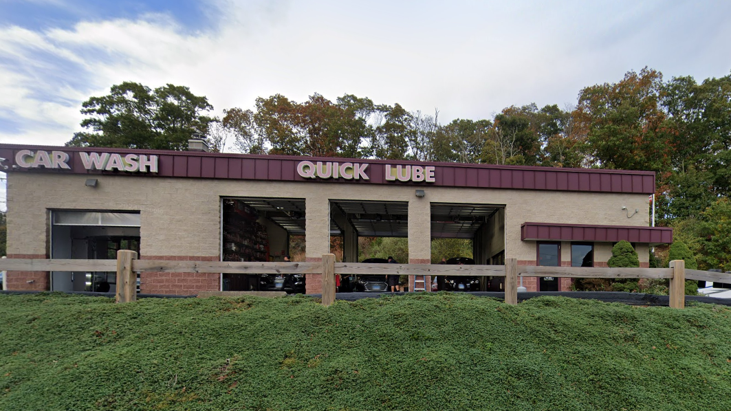 Uncasville Quick Lube & Car Wash