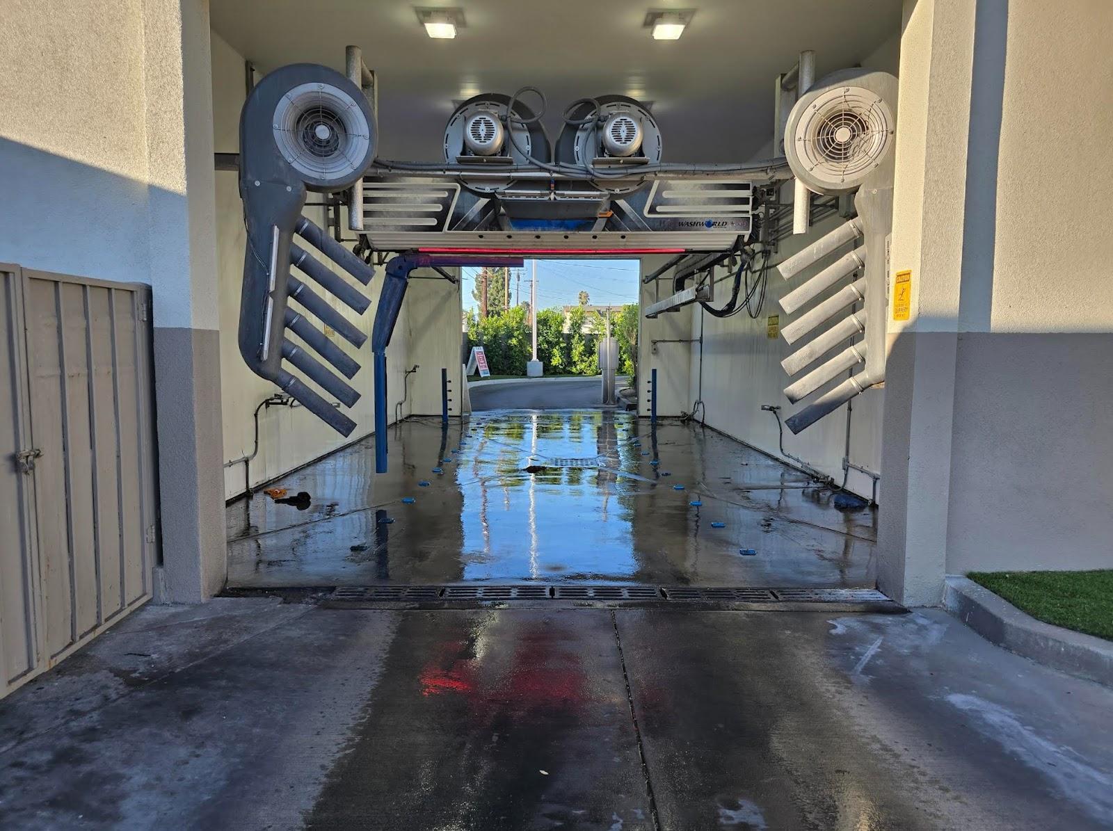 Car Wash in Downey