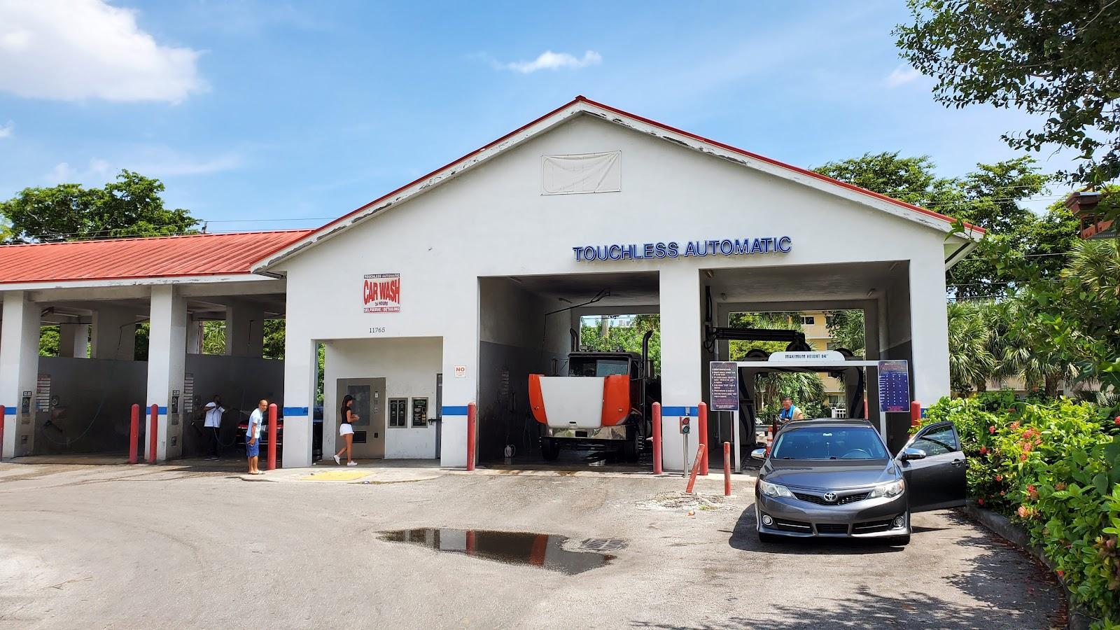 Touchless automatic car wash